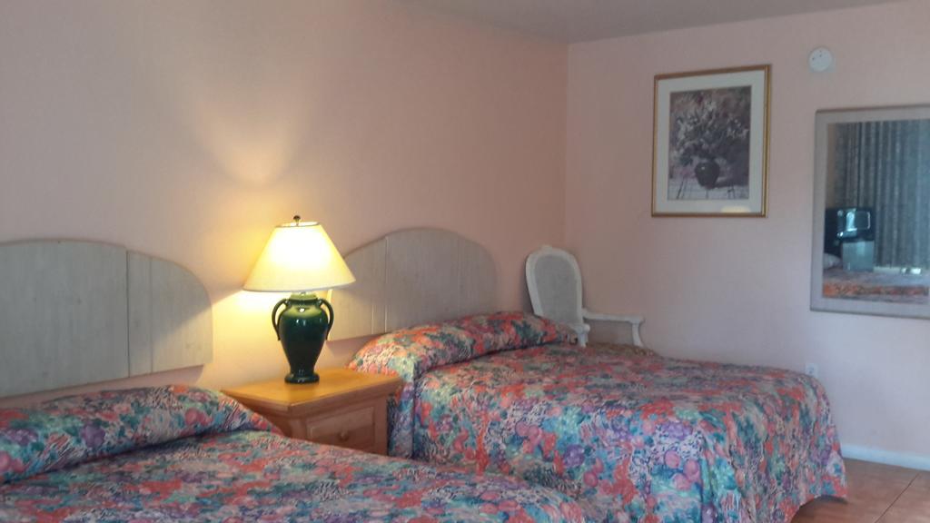 Motel Conty's Naples Manor