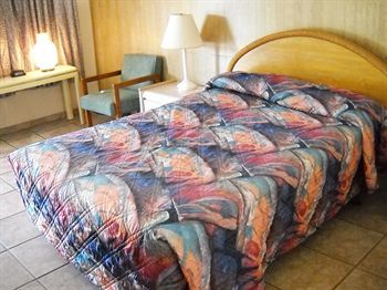 Conty's 2* Naples Manor