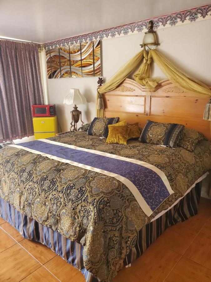 Conty's Naples Manor